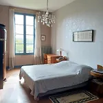 Du Chateau Le Noble Гостевой дом Saint-Germain-du-Puch