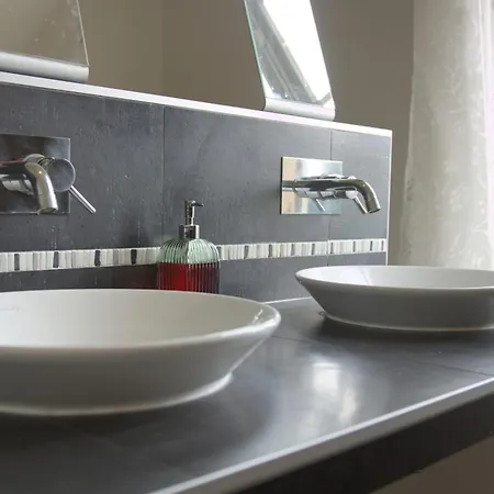 ゲストハウス Du Chateau Le Noble Saint-Germain-du-Puch