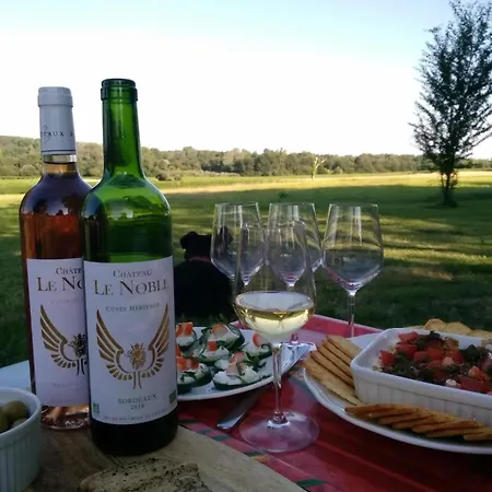 ゲストハウス Du Chateau Le Noble Saint-Germain-du-Puch