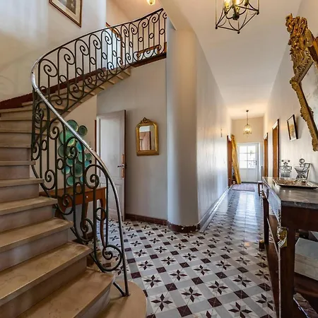 Du Chateau Le Noble Πανσιόν