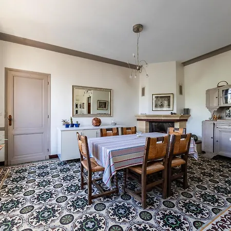 Du Chateau Le Noble Πανσιόν 3*