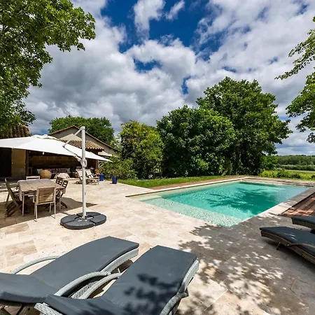 Πανσιόν Du Chateau Le Noble 3*